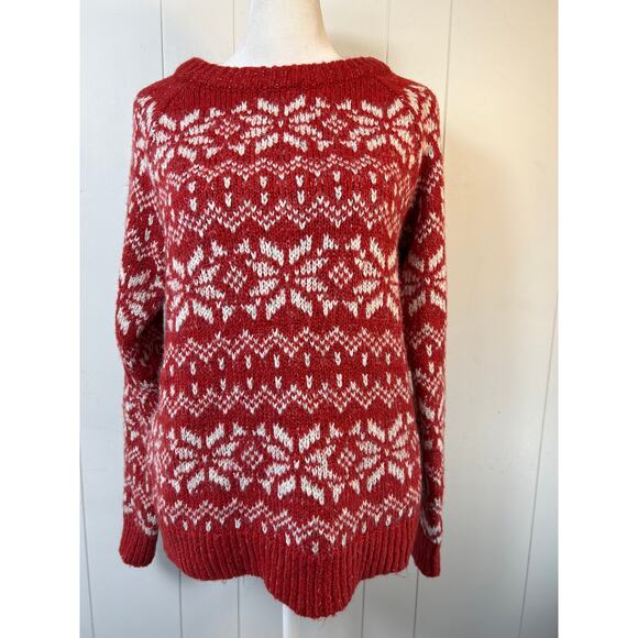 Abercrombie and Fitch Red and White Holiday Sweater in Size Medium - Picture 2 of 6